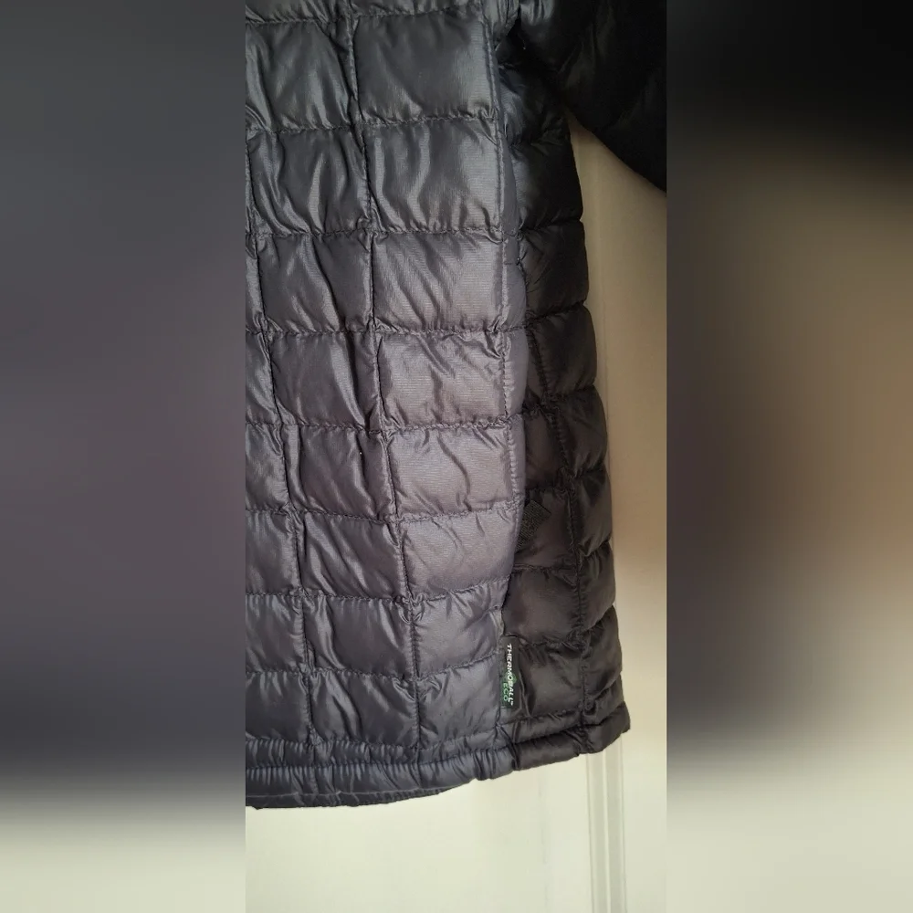 The North Face Thermoball Eco Insulated Puffed Boy's Black Quilted Jacket M10/12